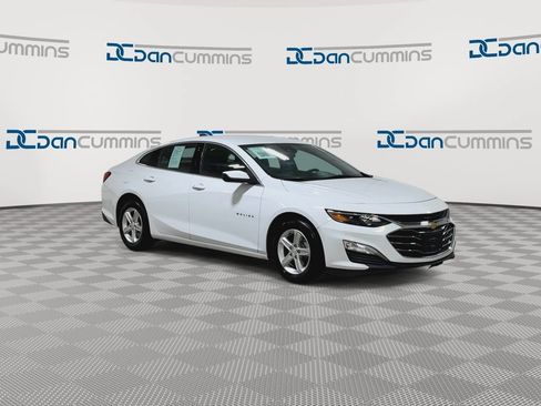 Used 2023 Chevrolet Malibu LS w/ Driver Confidence Package FWD image 2