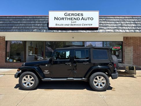 Used 2013 Jeep Wrangler Unlimited Sahara AWD/4WD image 6