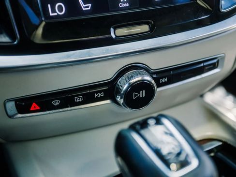 Used 2020 Volvo S60 T6 Momentum image 35