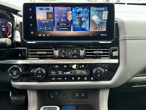 New 2026 Nissan Pathfinder SL image 4