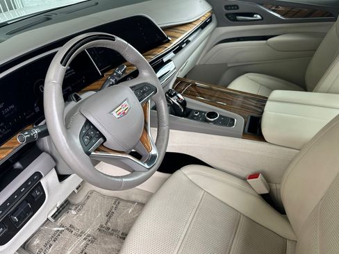 Used 2024 Cadillac Escalade ESV Sport Platinum w/ LPO, ONYX Package AWD/4WD image 9