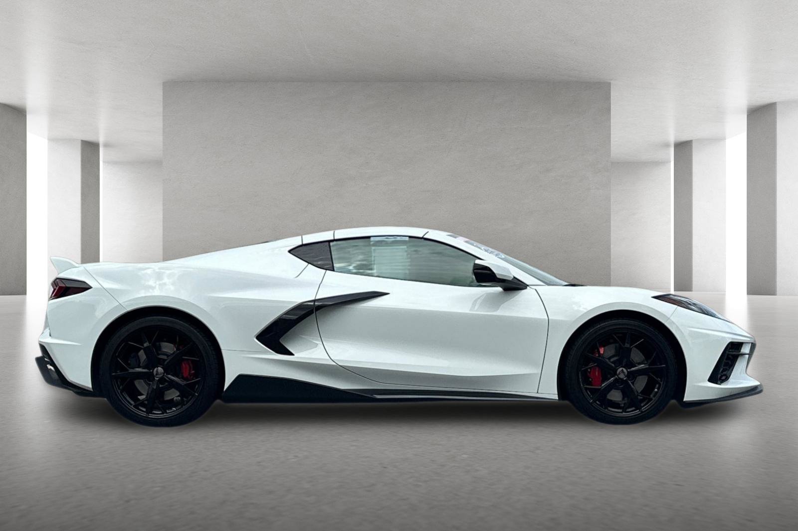 Used 2022 Chevrolet Corvette Stingray Premium Cpe w/ Z51 Performance Package RWD image 3