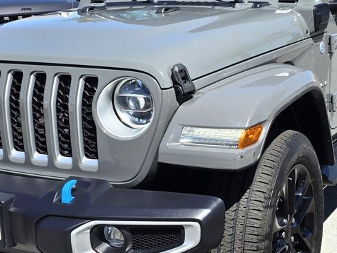 Used 2022 Jeep Wrangler Unlimited Sahara AWD/4WD image 8