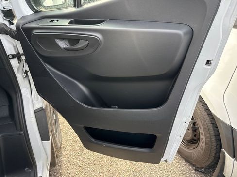 Used 2025 Mercedes-Benz Sprinter 2500 image 17