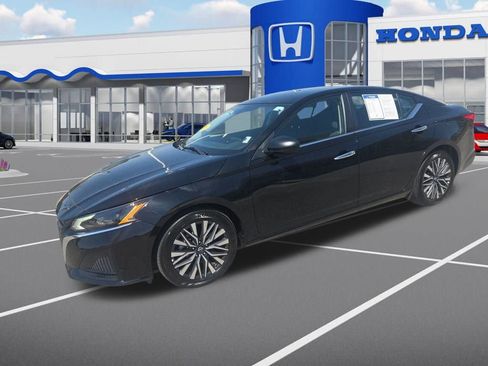 Used 2025 Nissan Altima 2.5 SV image 3