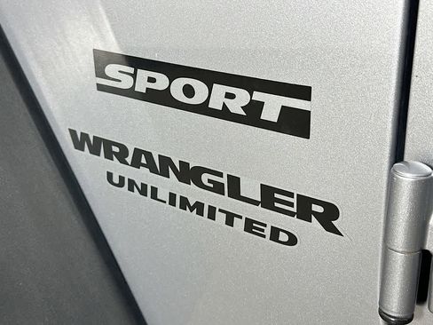 Used 2016 Jeep Wrangler Unlimited Sport w/ Max Tow Package AWD/4WD image 7