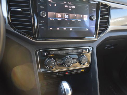 Used 2020 Volkswagen Atlas Cross Sport SEL image 14