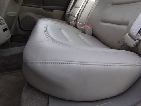 Used 2003 Cadillac De Ville Sedan w/ Comfort & Convenience Package image 22