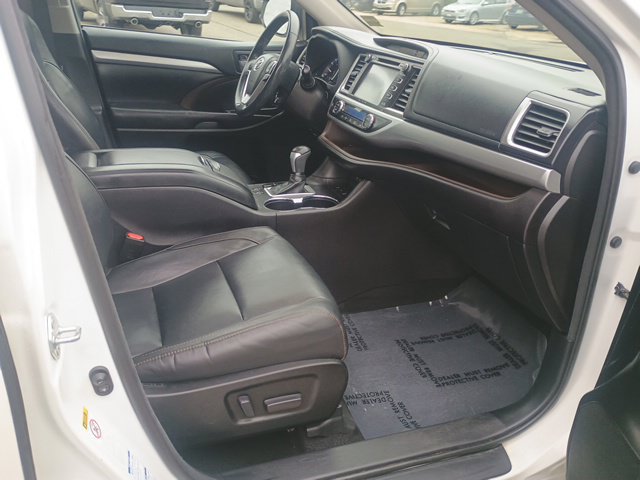 Used 2017 Toyota Highlander XLE AWD/4WD image 15