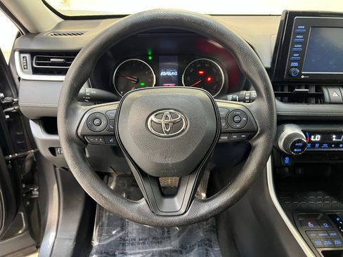 Used 2022 Toyota RAV4 XLE image 18