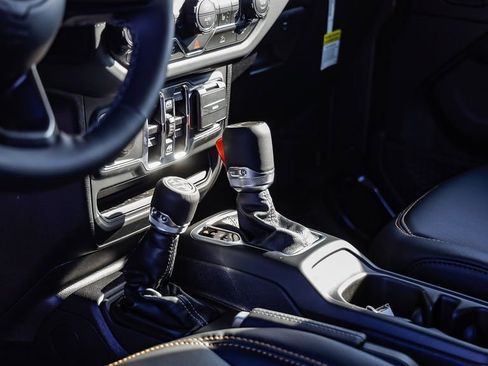 New 2025 Jeep Gladiator Sport w/ Premium Package image 21