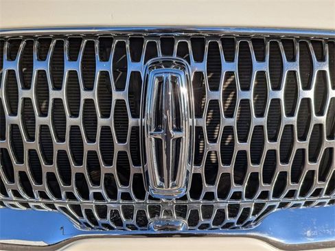 Certified 2023 Lincoln Nautilus AWD w/ Premium Package image 9