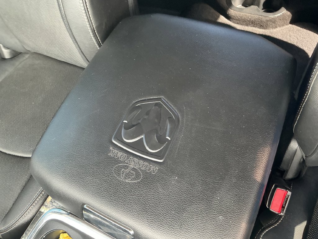 Used 2016 RAM 1500 Laramie AWD/4WD image 32