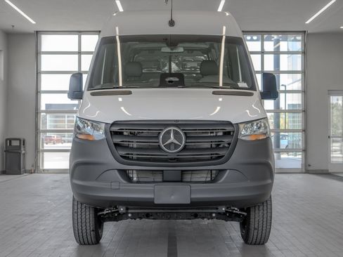 Used 2025 Mercedes-Benz Sprinter 2500 image 11