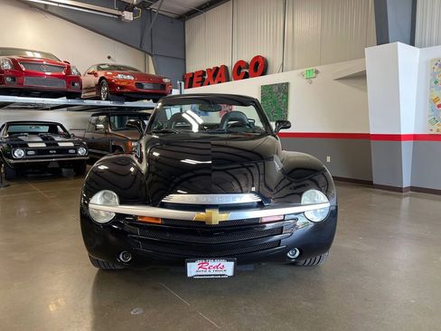 Used 2003 Chevrolet SSR w/ Preferred Equipment Group image 5