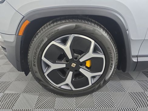Used 2024 Rivian R1S Adventure AWD/4WD image 9