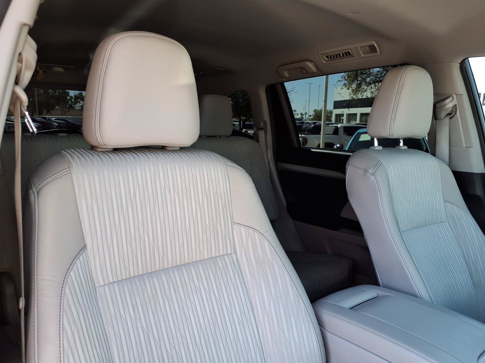 Used 2015 Toyota Highlander Plus AWD/4WD image 12