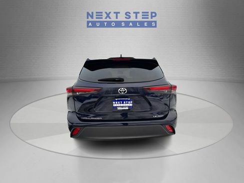 Used 2024 Toyota Highlander LE image 7