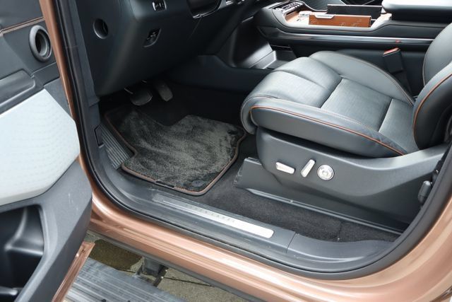 Used 2025 Lincoln Navigator Black Label AWD/4WD image 14