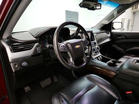 Used 2019 Chevrolet Suburban LT RWD image 13
