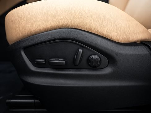 Certified 2026 Porsche Cayenne AWD/4WD image 21