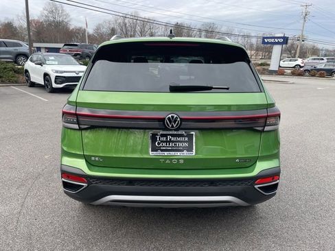 Certified 2025 Volkswagen Taos SEL image 3