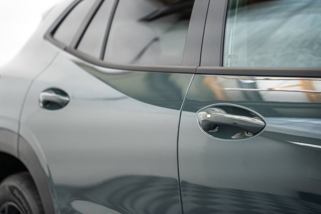 New 2026 Chevrolet Trax LT w/ Sunroof Package FWD image 16