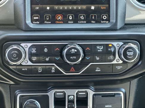 Used 2022 Jeep Wrangler Unlimited Sahara w/ LED Lighting Group AWD/4WD image 16