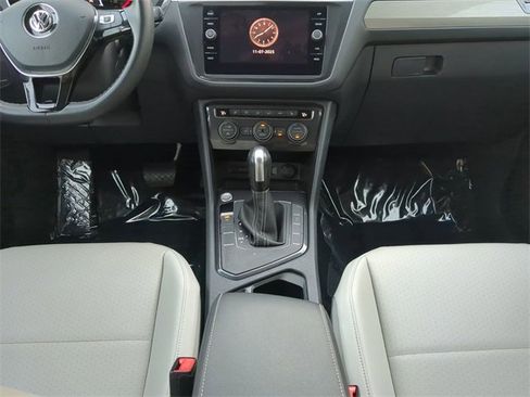 Certified 2021 Volkswagen Tiguan SE image 14