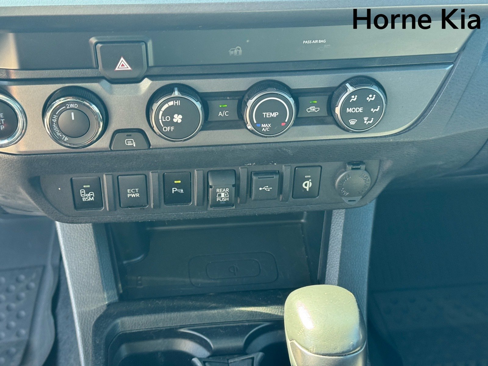 Used 2020 Toyota Tacoma TRD Off-Road w/ Technology Package AWD/4WD image 23