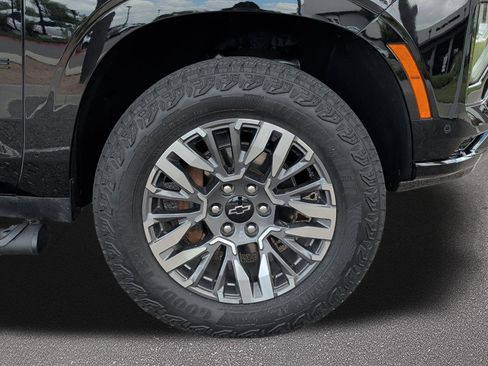 Used 2025 Chevrolet Tahoe Z71 w/ Comfort Package AWD/4WD image 7
