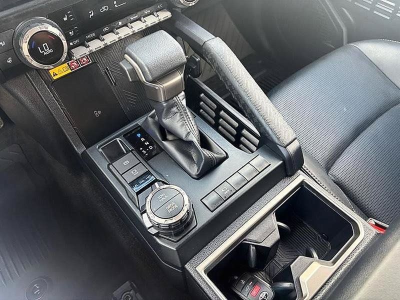 Used 2025 Toyota 4Runner Limited AWD/4WD image 34