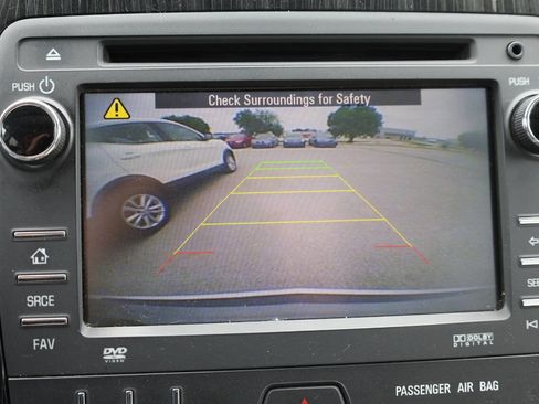 Used 2015 Chevrolet Traverse LT image 27