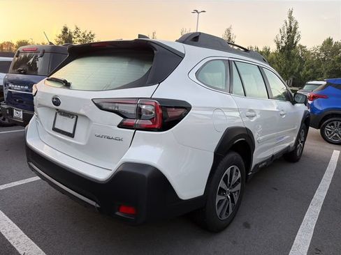 Certified 2025 Subaru Outback AWD/4WD image 5