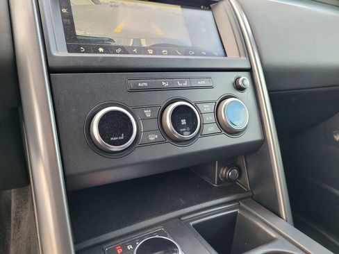 Used 2020 Land Rover Discovery Landmark image 20