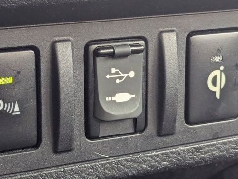 Used 2017 Toyota Tacoma TRD Sport image 24