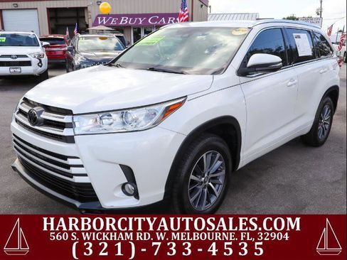 Used 2018 Toyota Highlander XLE image 1