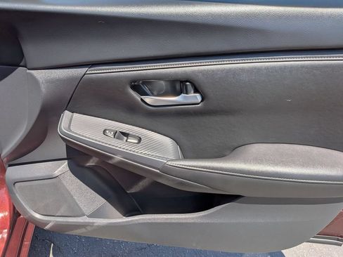 Used 2025 Nissan Sentra SV FWD image 32