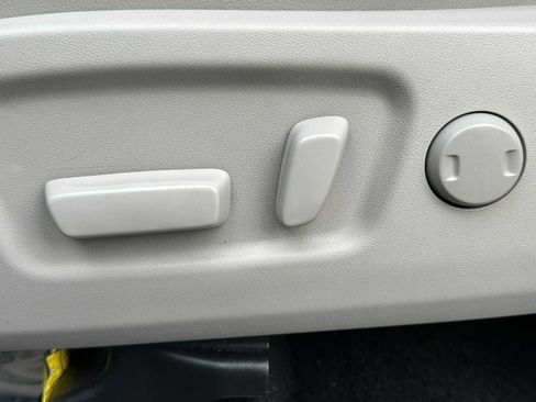 Used 2014 Toyota Highlander XLE image 21