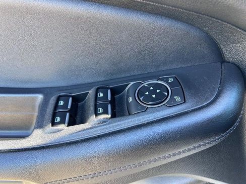 Used 2023 Ford Edge SE image 17