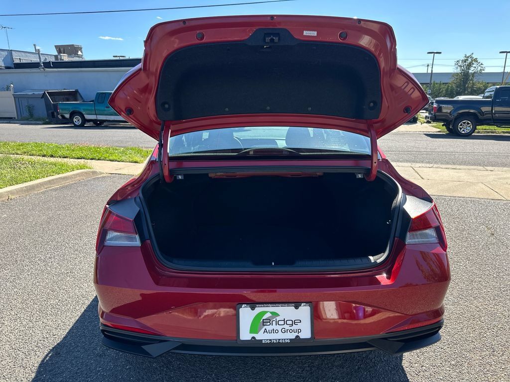 Used 2022 Hyundai Elantra SEL FWD image 17