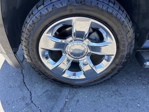 Used 2018 Chevrolet Tahoe LT w/ LT Signature Package AWD/4WD image 7