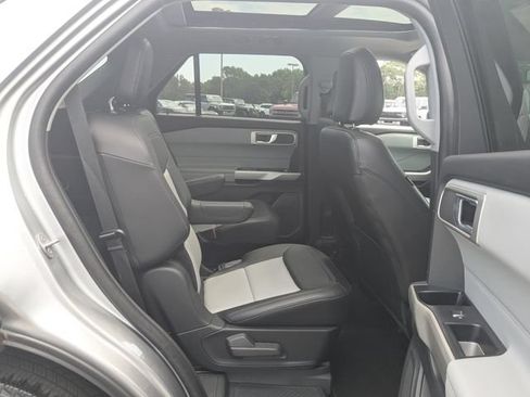 Used 2023 Ford Explorer XLT w/ Equipment Group 202A RWD image 28