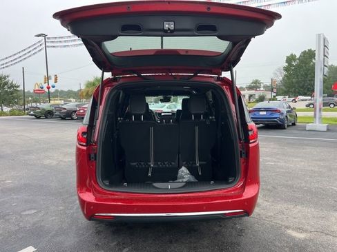 New 2026 Chrysler Pacifica Select image 17