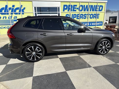 Used 2025 Volvo XC60 B5 Plus image 11