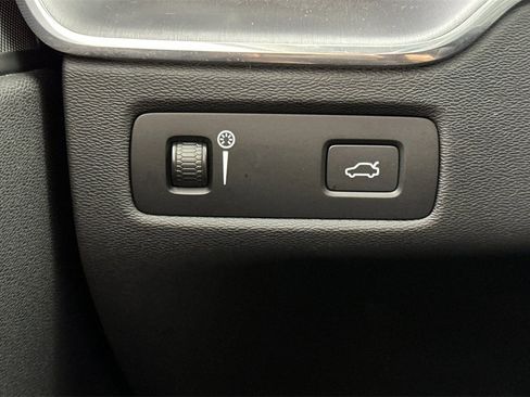 Used 2021 Volvo XC60 T5 Momentum image 31