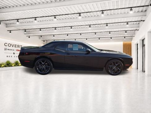 Used 2020 Dodge Challenger SXT w/ Driver Convenience Group RWD image 15