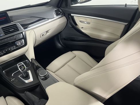 Used 2018 BMW 330i xDrive Sedan w/ Premium Package image 11