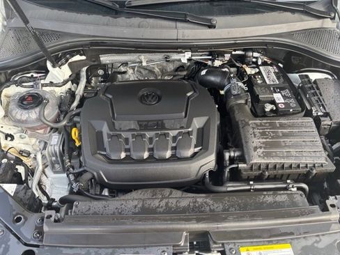Used 2023 Volkswagen Tiguan SE R-Line image 11