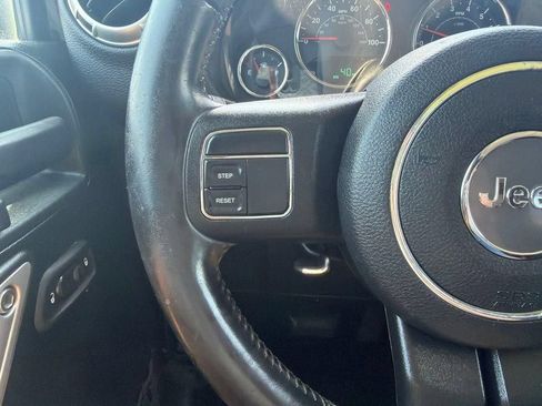 Used 2017 Jeep Wrangler Unlimited Sahara AWD/4WD image 36